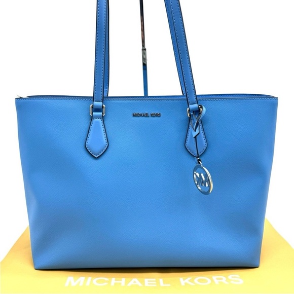 Michael Kors Bag Large Sheila Mf Tote Bag
South Pacific Blue - Picture 1 of 11